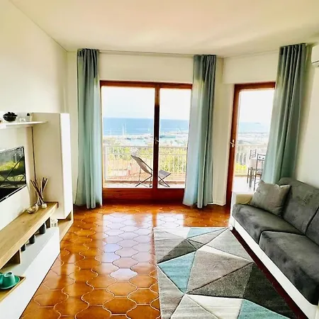 Bilocale Vista Mare E Parcheggio Privato Apartment