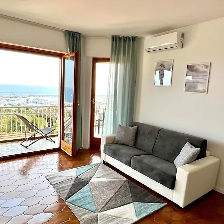 Apartment Bilocale Vista Mare E Parcheggio Privato *