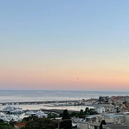 Bilocale Vista Mare E Parcheggio Privato Apartment